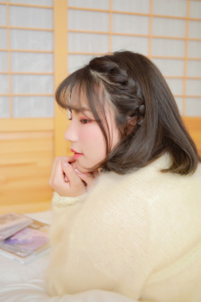 在车内疯狂打扑克